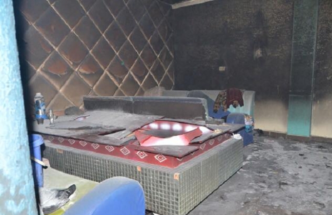 Nhiều đồ đạc trong qu&aacute;n h&aacute;t bị