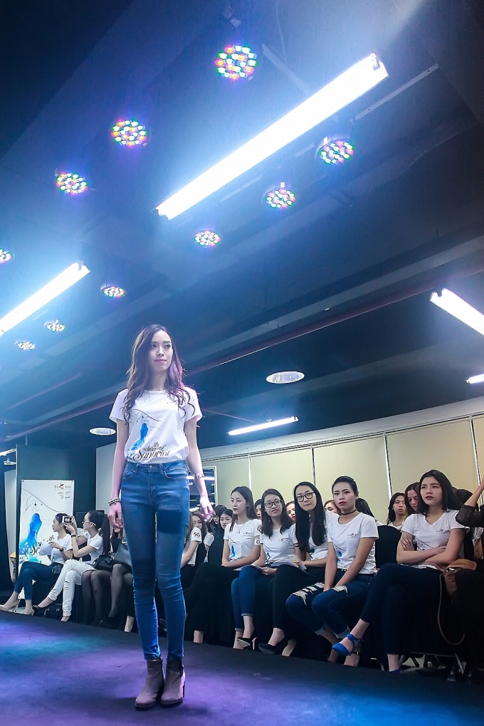 Nghề mẫu: Đằng sau những sải bước tr&ecirc;n s&agrave;n catwalk