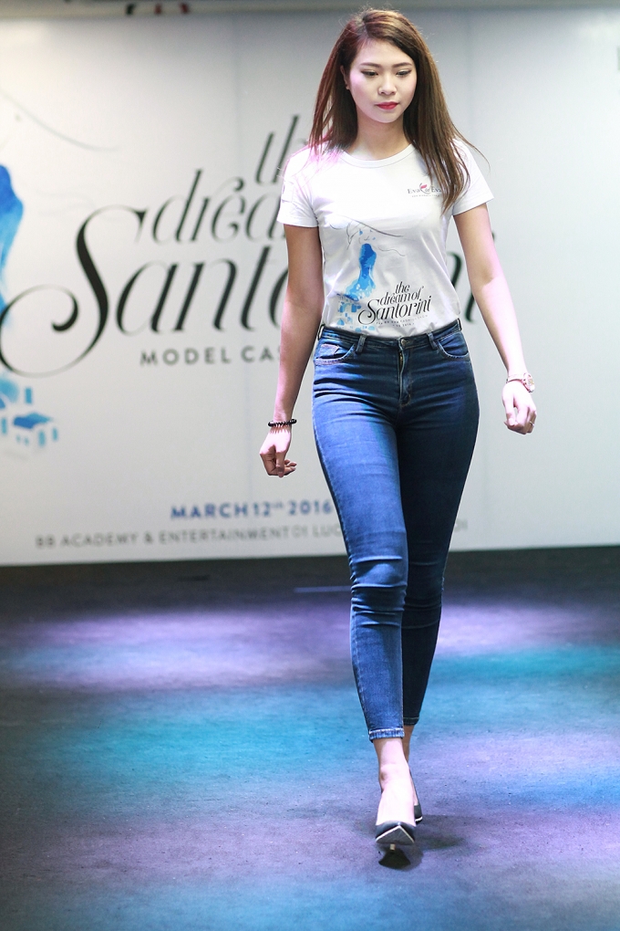 Nghề mẫu: Đằng sau những sải bước tr&ecirc;n s&agrave;n catwalk