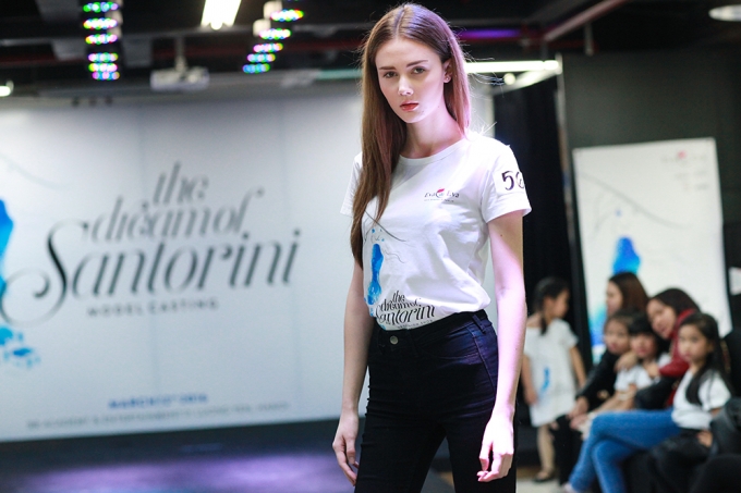 Phong c&aacute;ch đầy tự tin