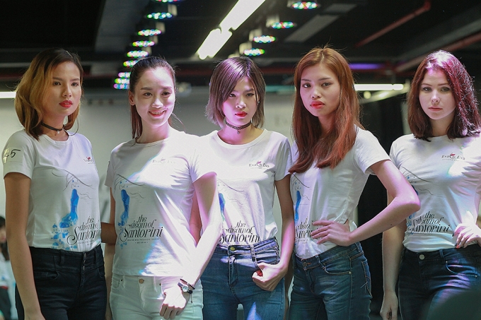 Nghề mẫu: Đằng sau những sải bước tr&ecirc;n s&agrave;n catwalk