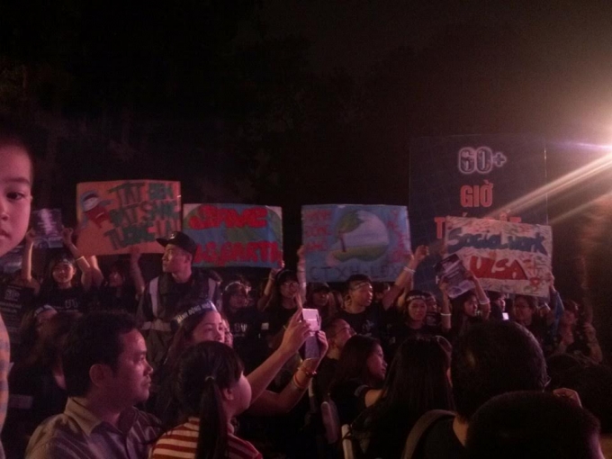 ​Đ&ocirc;ng đảo người d&acirc;n, học sinh, sinh vi&ecirc;n tr&ecirc;n to&agrave;n th&agrave;nh phố tham gia buổi lễ​