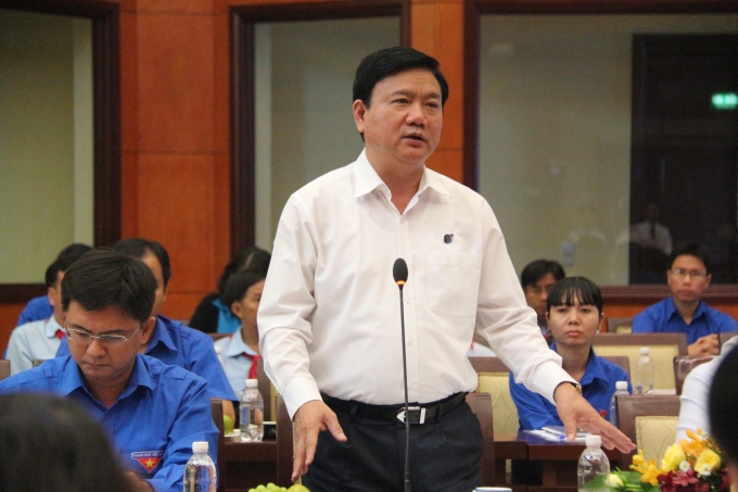 B&iacute; thư Đinh La Thăng nhấn mạnh, c&aacute;c bạn trẻ cũng phải tự tiếp thị c&aacute;c sản phẩm, s&aacute;ng chế của m&igrave;nh để &aacute;p dụng v&agrave;o thực tiễn