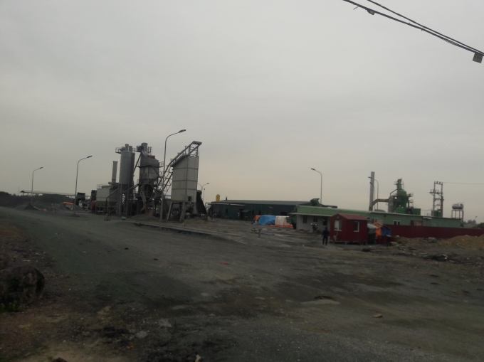 Trạm trộn b&ecirc; t&ocirc;ng &ldquo;mọc&rdquo; tr&ecirc;n h&agrave;nh lang đ&ecirc;.