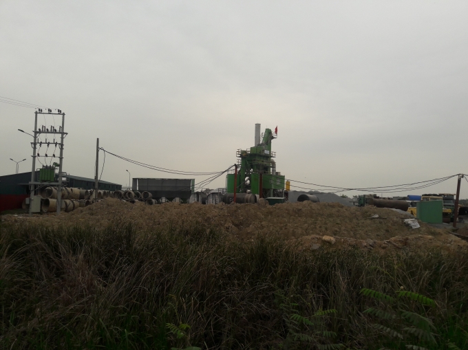 H&agrave;nh lang đ&ecirc; biến th&agrave;nh c&ocirc;ng trường x&acirc;y dựng.