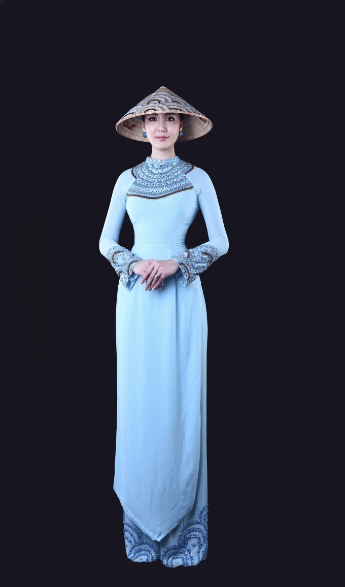 &Aacute; hậu Th&ugrave;y Trang l&atilde;m mẫu ảnh cho những thiết kế của sinh vi&ecirc;n khoa thời trang&nbsp;Trường Cao đẳng Văn h&oacute;a Nghệ thuật v&agrave; Du lich S&agrave;i G&ograve;n.