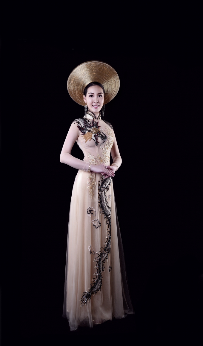 Mẫu thiết kế &aacute;o d&agrave;i lấy &yacute; tưởng từ long v&agrave; phụng.