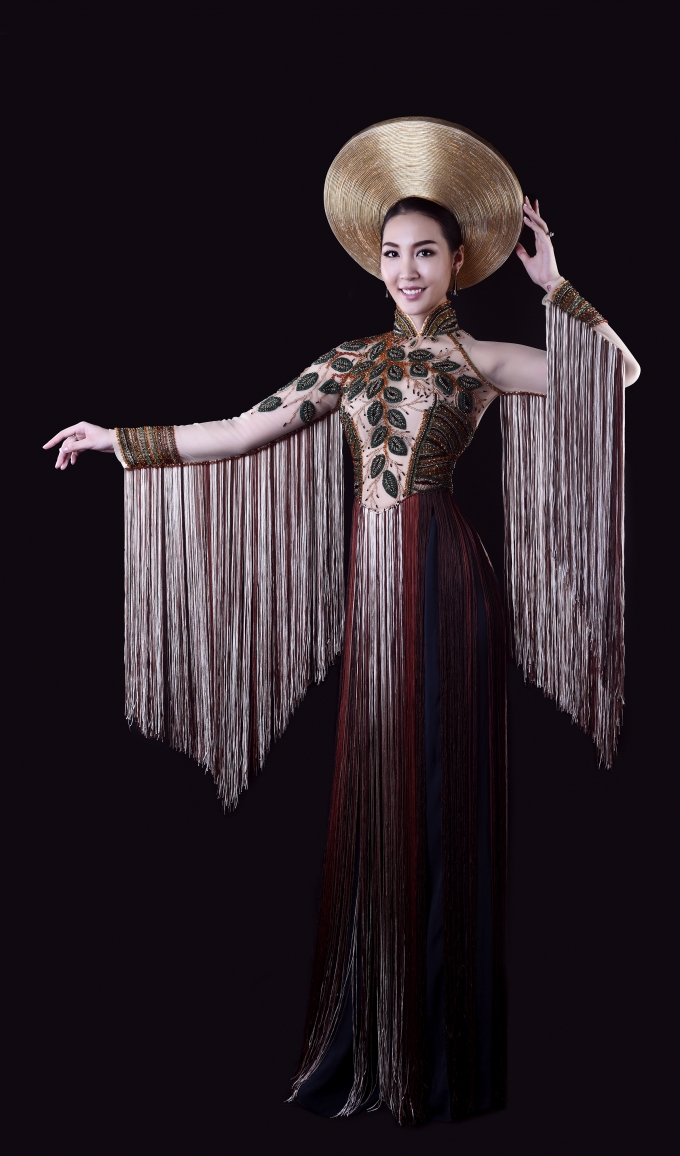 Mẫu &aacute;o d&agrave;i lấy &yacute; tưởng từ c&acirc;y si cổ thụ.