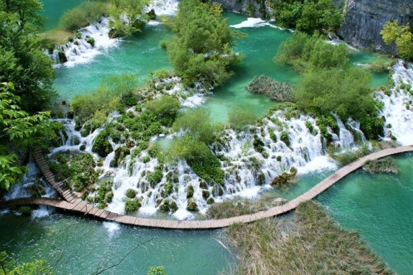 Th&aacute;c Plitvice nằm trong khu vực
