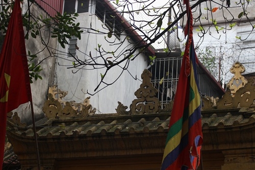 Với lối kiến tr&uacute;c độc đ&aacute;o, c&ugrave;ng với truyền thống của nghề năm 1999 , đ&igrave;nh đ&atilde; được nh&agrave; nước xếp hạng l&agrave; di t&iacute;ch lịch sử văn h&oacute;a cấp quốc gia.   (Ảnh: Hữu Thắng).