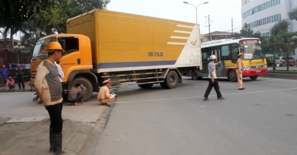 Hà Tĩnh: Lái xe Tổng cục Bưu điện chạy ẩu gây tai nạn