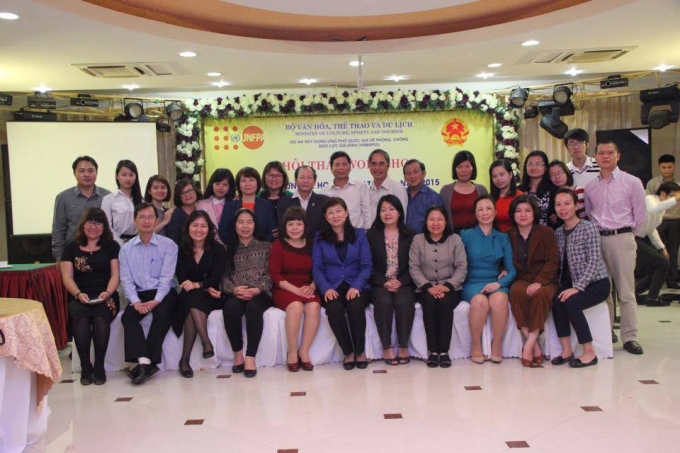 Tạ B&iacute;ch Hồng trong hội thảo x&acirc;y dựng ứng ph&oacute; quốc gia về bạo lực gia đ&igrave;nh&nbsp; do Bộ Văn H&oacute;a Thể Thao V&agrave; Du Lịch kết hợp với Quỹ D&acirc;n Số Li&ecirc;n Hợp Quốc (UNFPA) tổ chức.