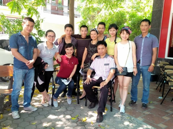 Hot girl V&otilde; thuật v&agrave; kỉ niệm c&ugrave;ng ekip chương tr&igrave;nh hướng dẫn kĩ năng tự vệ cho nữ giới qua truyền h&igrave;nh.