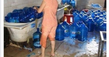 Hãi hùng cảnh sản xuất nước uống đóng bình siêu bẩn