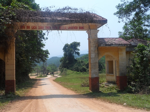 Khu du lịch sinh th&aacute;i bị xuống cấp nghiệp trọng.