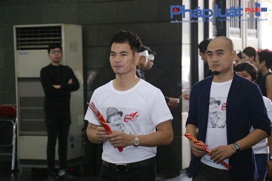 Nghệ sĩ Tự Long, Xu&acirc;n Bắc đ&atilde; c&oacute; mặt đến chia buồn c&ugrave;ng gia quyến.&nbsp;