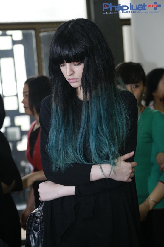 Người mẫu Andrea phờ phạc trong lễ viếng nhạc sĩ