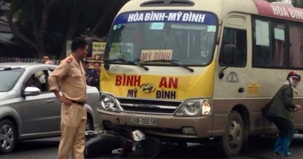 Xe máy lao thẳng vào xe khách, một người tử vong