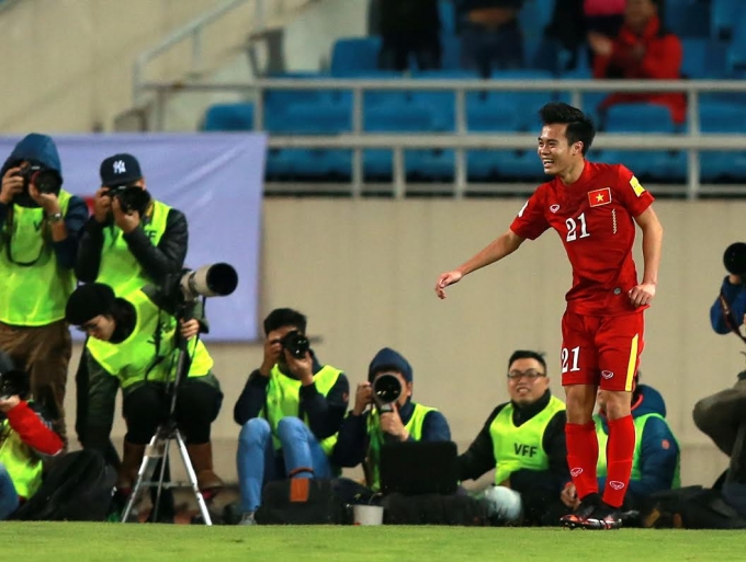 Văn To&agrave;n tỏa s&aacute;ng với 2 b&agrave;n thắng trong hiệp 1.