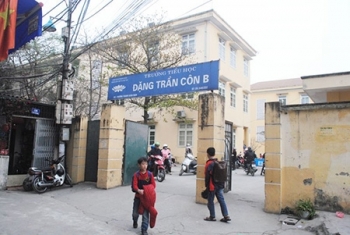 Phụ huynh "tố" trường Tiểu học “ép” ký biên bản đồng thuận cho con học bơi