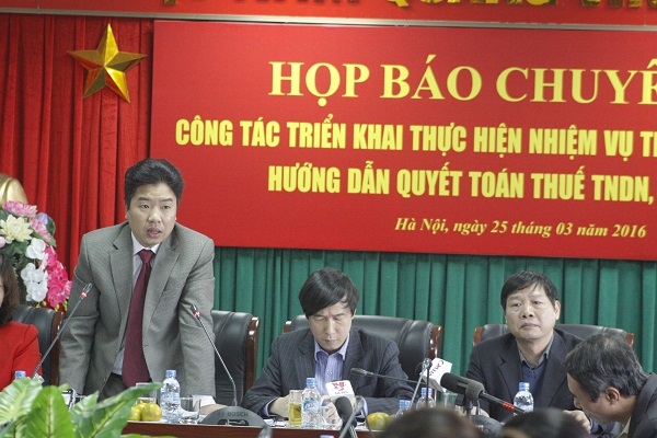 Vụ trưởng Vụ dự to&aacute;n Tổng cục Thuế Vũ Hồng Long đưa ra những giải ph&aacute;p để thực hiện nhiệm vụ thu NSNN 2016.