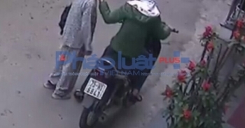 Clip cảnh giác: Cụ bà 79 tuổi ở Huế bị thôi miên giữa thanh thiên bạch nhật