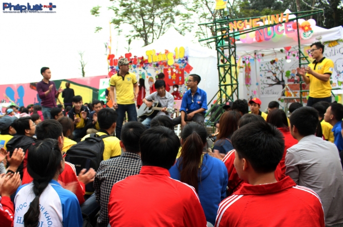 Hoạt động ở c&aacute;c trại diễn ra rất s&ocirc;i nổi. (Ảnh: Đức Bi&ecirc;n)