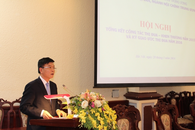 Thứ trưởng Bộ Tư ph&aacute;p L&ecirc; Th&agrave;nh Long ph&aacute;t biểu tại hội nghị.