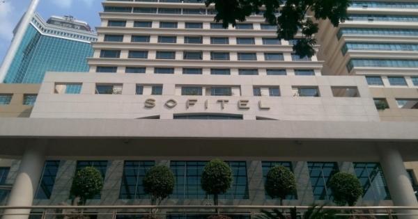 Sofitel Saigon Plaza bị tố đối xử bạc với lao động: “Tôi nhặt rác mà cũng có tội sao?”