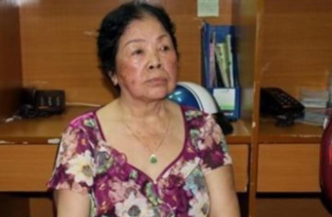 B&agrave; Miết tại cơ quan c&ocirc;ng an.