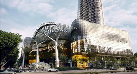 Trung t&acirc;m thương mại Ion Orchard (Singapore) - nơi xảy ra vụ việc.
