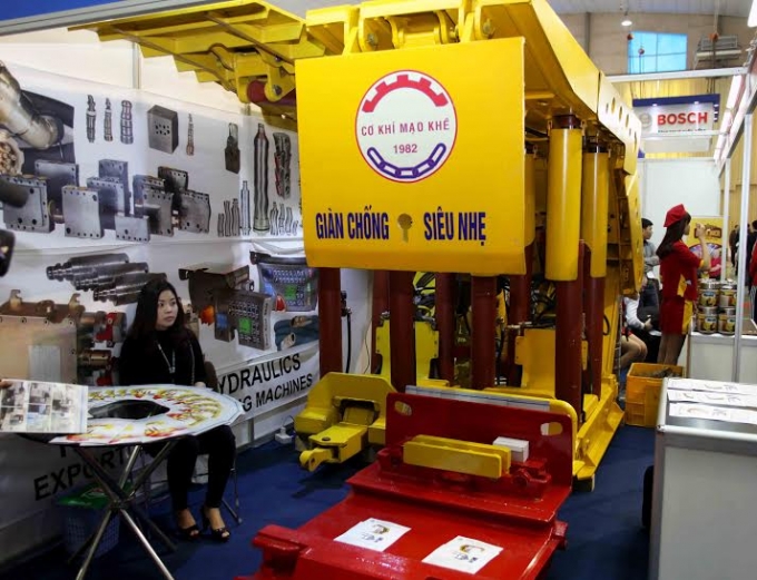 Gian h&agrave;ng cơ kh&iacute; với nhiều m&aacute;y m&oacute;c, thiết bị khổng lồ (Ảnh Thanh Huyền).