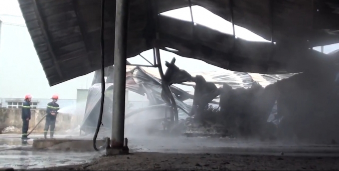 Ch&aacute;y lớn xưởng sản xuất chăn ga gối đệm, thiệt hại gần 500 triệu đồng.