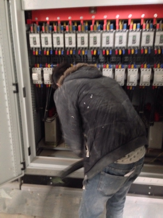 Ch&aacute;y tủ hạ thế l&uacute;c 9h s&aacute;ng, đến giờ vẫn chưa khắc phục xong.