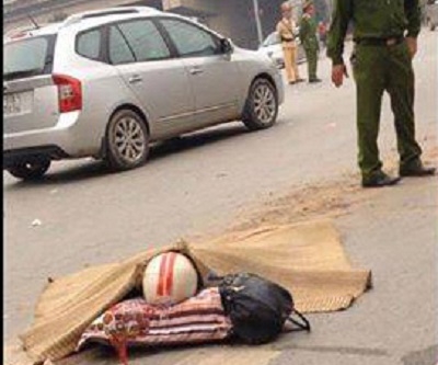 Nạn nh&acirc;n chết tại chỗ.(Ảnh bạn đọc cung cấp)