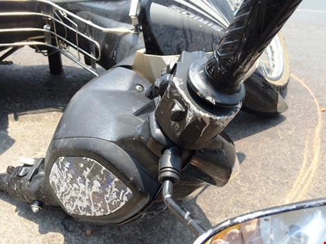 Nhiều bộ phận bằng kim loại tr&ecirc;n xe m&aacute;y cũng bị gỉ s&eacute;t.