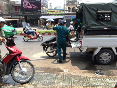 Đến khoảng 11 giờ 30 c&ugrave;ng ng&agrave;y, hiện trường vụ việc cơ bản đ&atilde; được giải quyết.