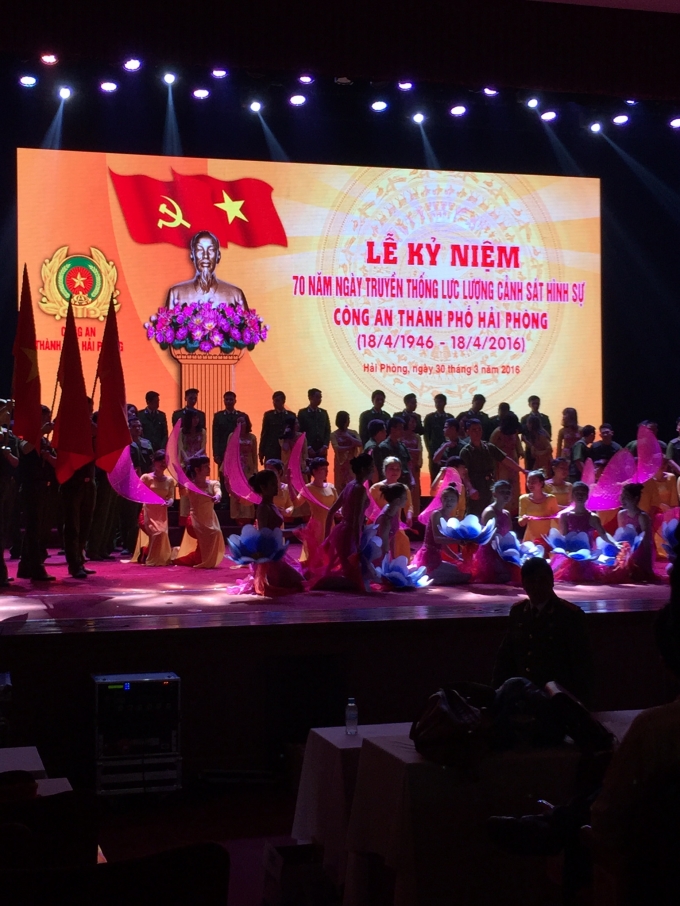 Tiết mục văn nghệ đầy t&iacute;nh nghệ thuật tại lễ kỷ niệm.