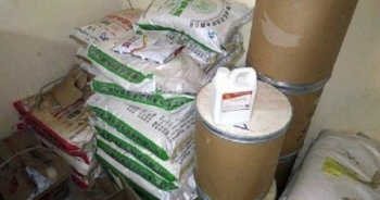 Hà Nội: Bắt giữ 2,5 tấn phụ gia bẩn dùng sản xuất nước ngọt, bim bim