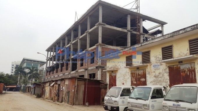 Sau 60 ng&agrave;y n&ecirc;u ph&iacute;a chủ đầu tư kh&ocirc;ng xuất tr&igrave;nh được GPXD c&ocirc;ng tr&igrave;nh n&agrave;y sẽ bị cưỡng chế ph&aacute; dỡ.