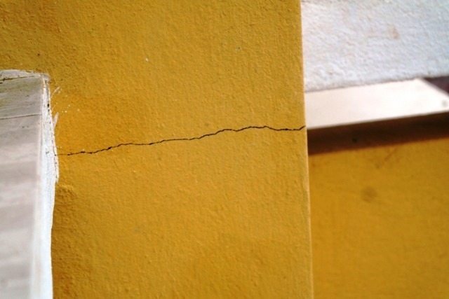 Một vết nứt ngang