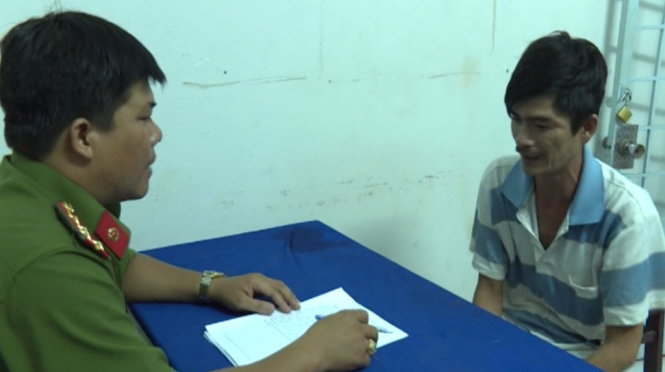 Huỳnh Hữu Danh tại cơ quan điều tra. (Ảnh: Tuổi trẻ)