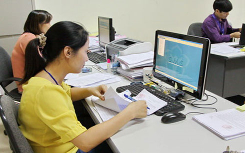 Bắt đầu từ 1/3, nhận chứng từ bảo hiểm x&atilde; hội điện tử 24/7. Ảnh: Tuổi Trẻ