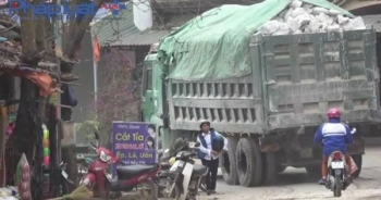 Yên Bái: Hãi hùng "thần chết" treo lơ lửng trên đầu người đi đường