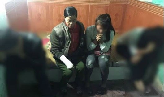 Bắt "tú bà" mở quán "cà phê mại dâm" giữa làng