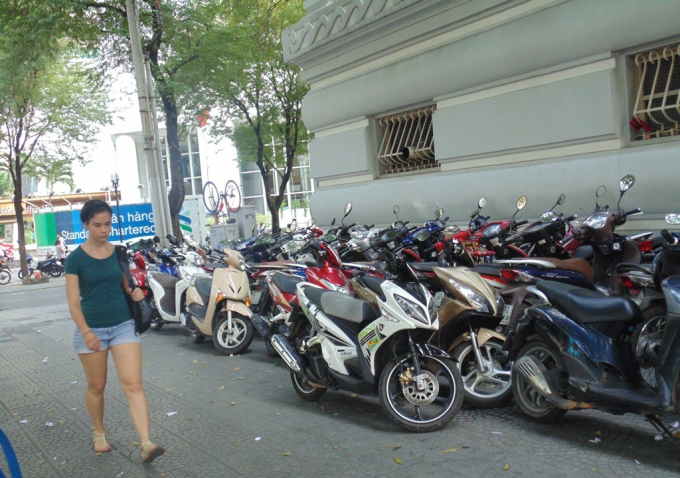 &nbsp;Vỉa h&egrave; tr&ecirc;n đường T&ocirc;n Đức Thắng.