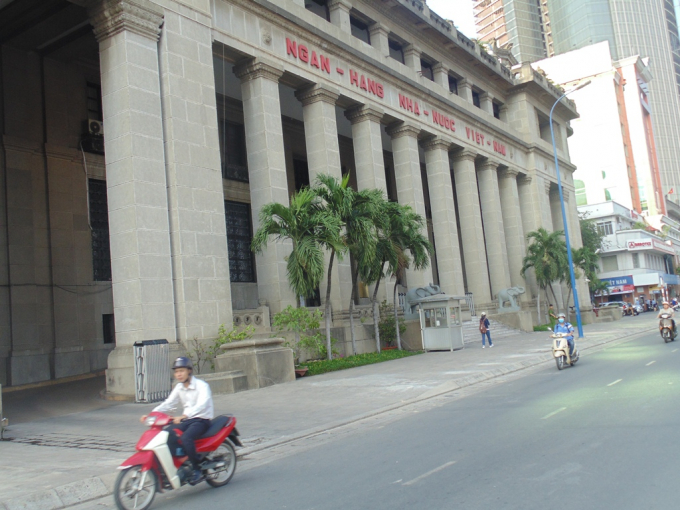 Trạm g&aacute;c trước cửa Ng&acirc;n h&agrave;ng Nh&agrave; nước tr&ecirc;n đường V&otilde; Văn Kiệt, quận 1 đ&atilde; được trả lại vị tr&iacute; ban đầu.