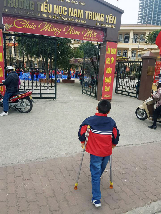 Ch&aacute;u Trần Ch&iacute; Ki&ecirc;n đ&atilde; trở lại trường. (Ảnh do gia đ&igrave;nh ch&aacute;u Ki&ecirc;n cung cấp)