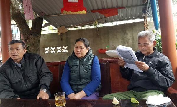 Đại diện Chi bộ x&oacute;m Trường Sơn trao đổi với ph&oacute;ng vi&ecirc;n.