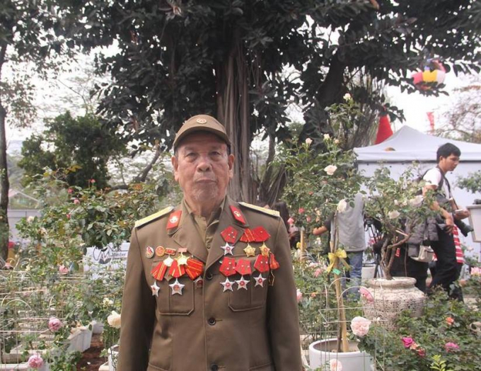 &Ocirc;ng&nbsp;Nguyễn Xu&acirc;n Tiến&nbsp;đến Lễ hội Hoa hồng với mong muốn t&igrave;m lại những k&yacute; ức đ&atilde; qua tại đất nước xinh đẹp Bulgaria.